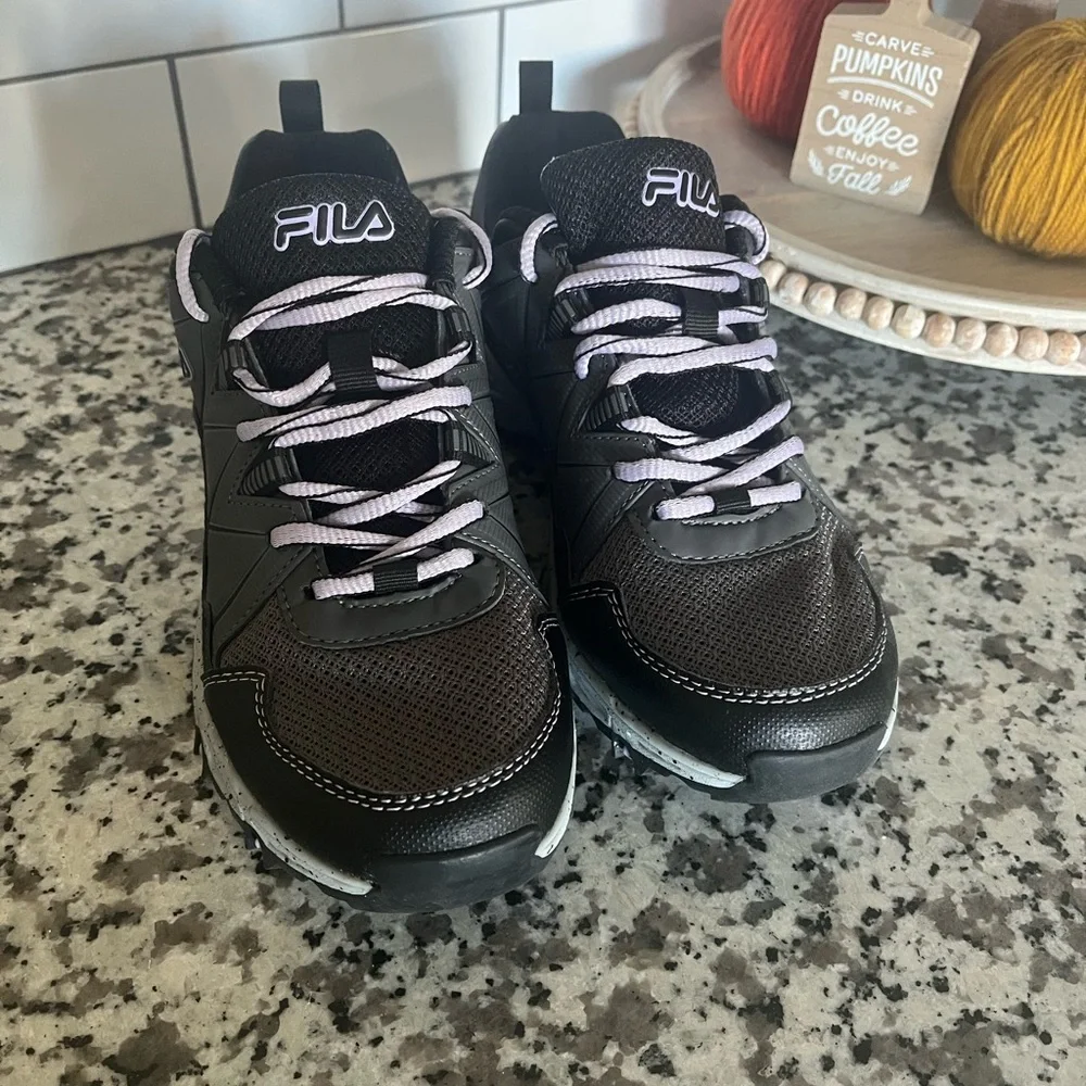 Fila Outdoor At Peake 24 TN Trail/Hiking Shoes Black/Gray/Purple Women’s‎ Size 7